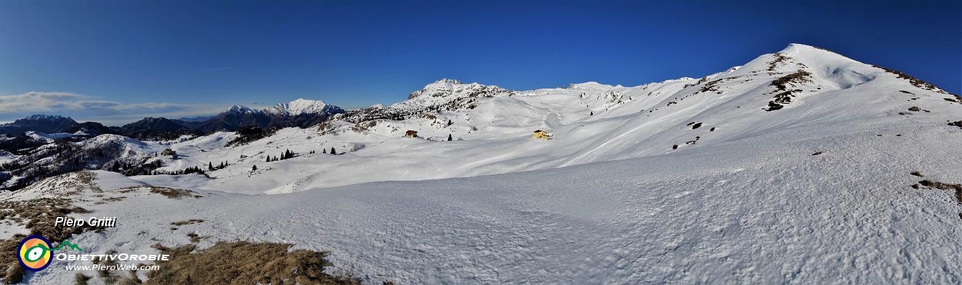 21 Vista panoramica sui Piani d'Artavaggio.jpg